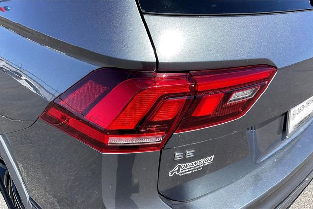 Used 2022 Volkswagen Tiguan SE R-Line image 32