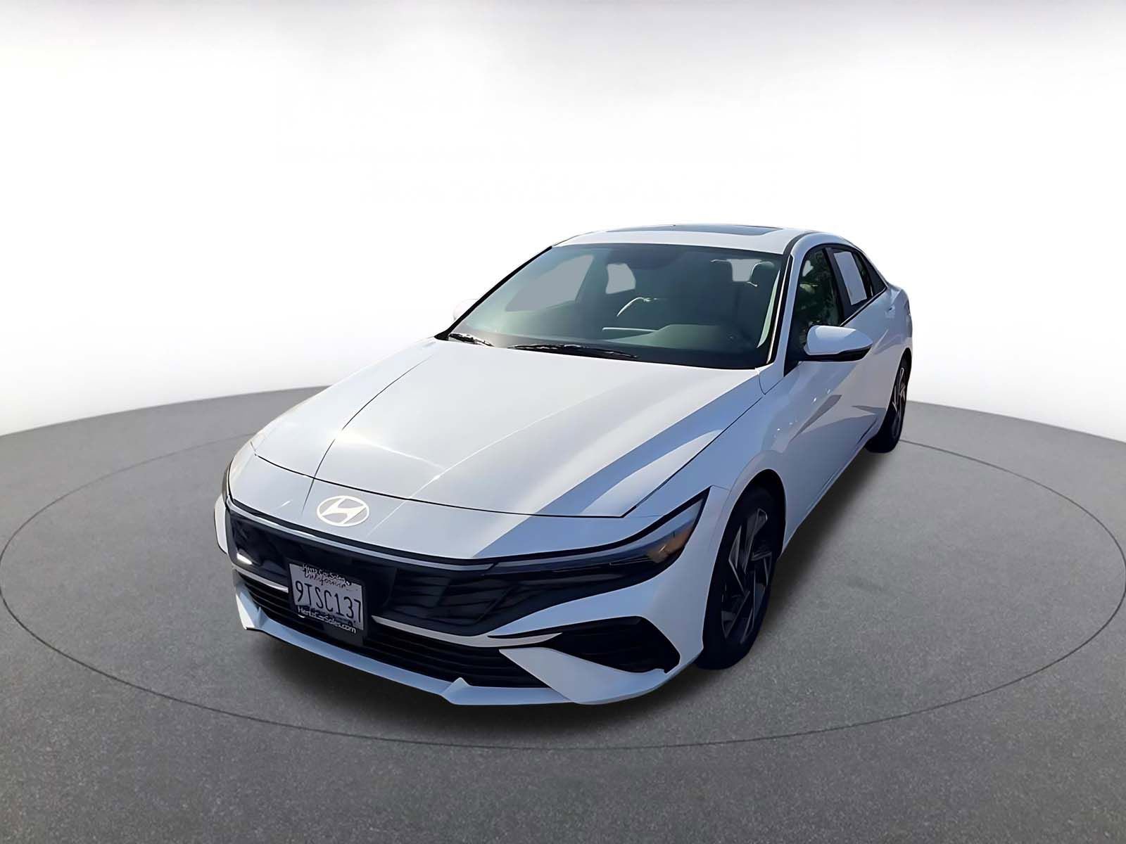 Used 2025 Hyundai Elantra Limited image 7