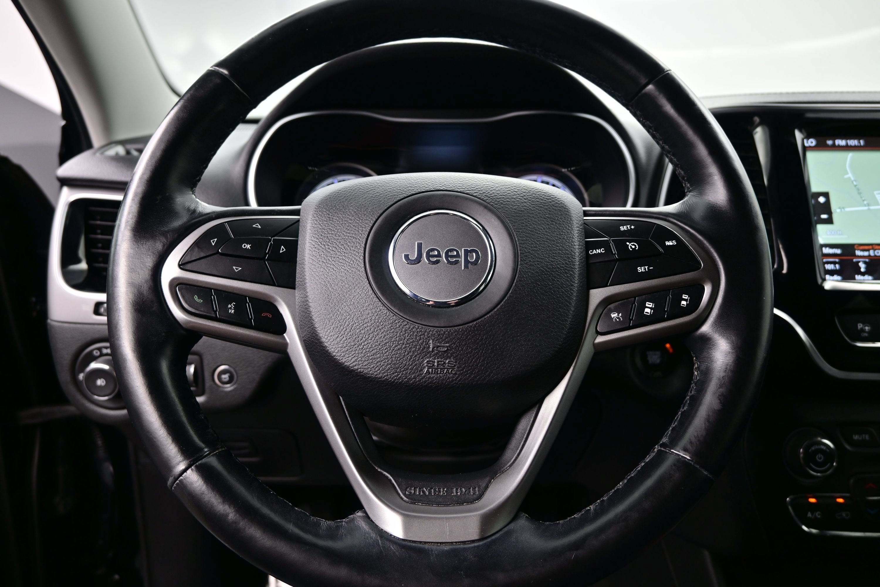 Used 2019 Jeep Cherokee Limited w/ Luxury Group AWD/4WD image 25