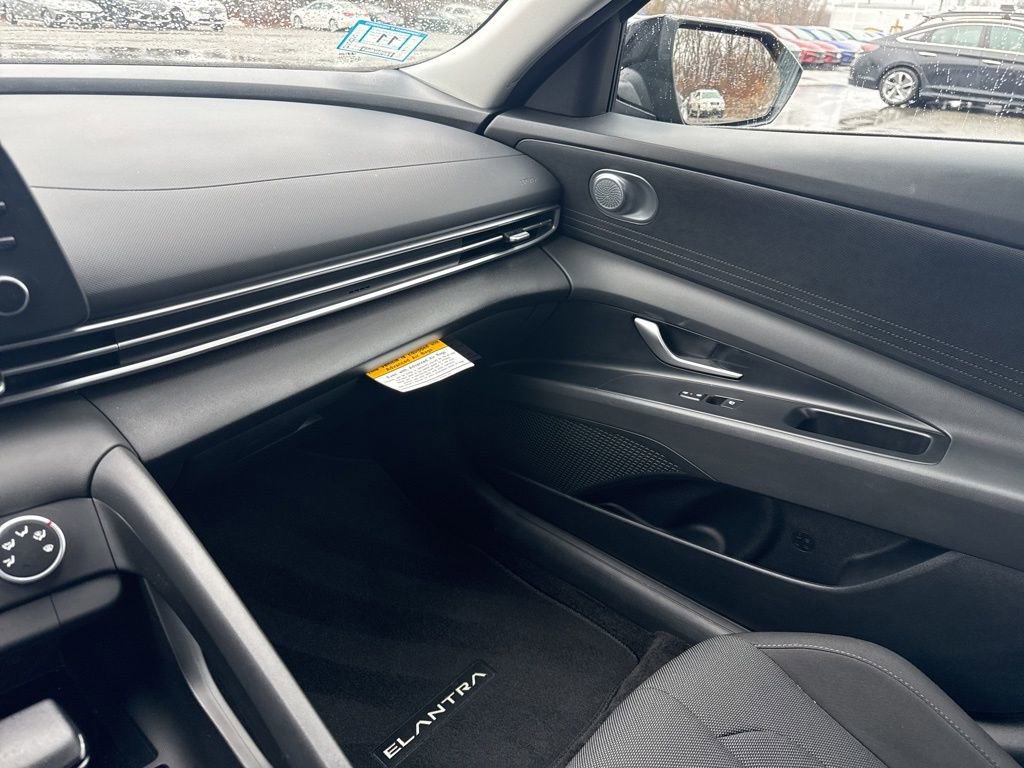 Used 2026 Hyundai Elantra SE image 28