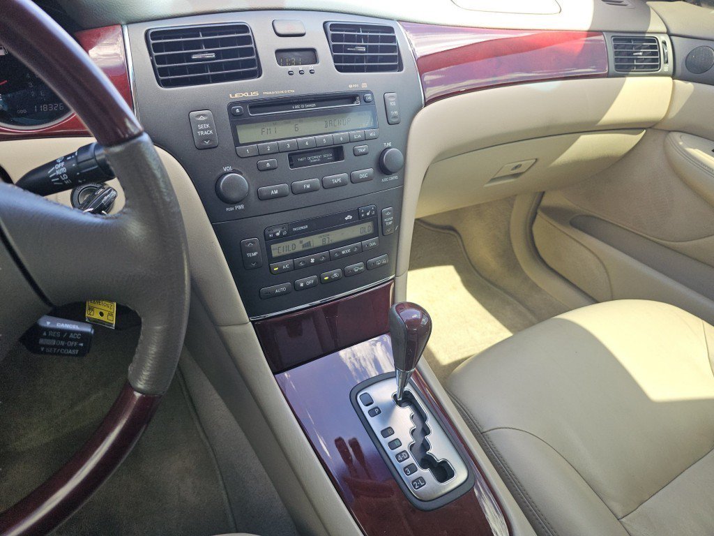 Used 2002 Lexus ES 330 w/ Premium Pkg FWD image 30