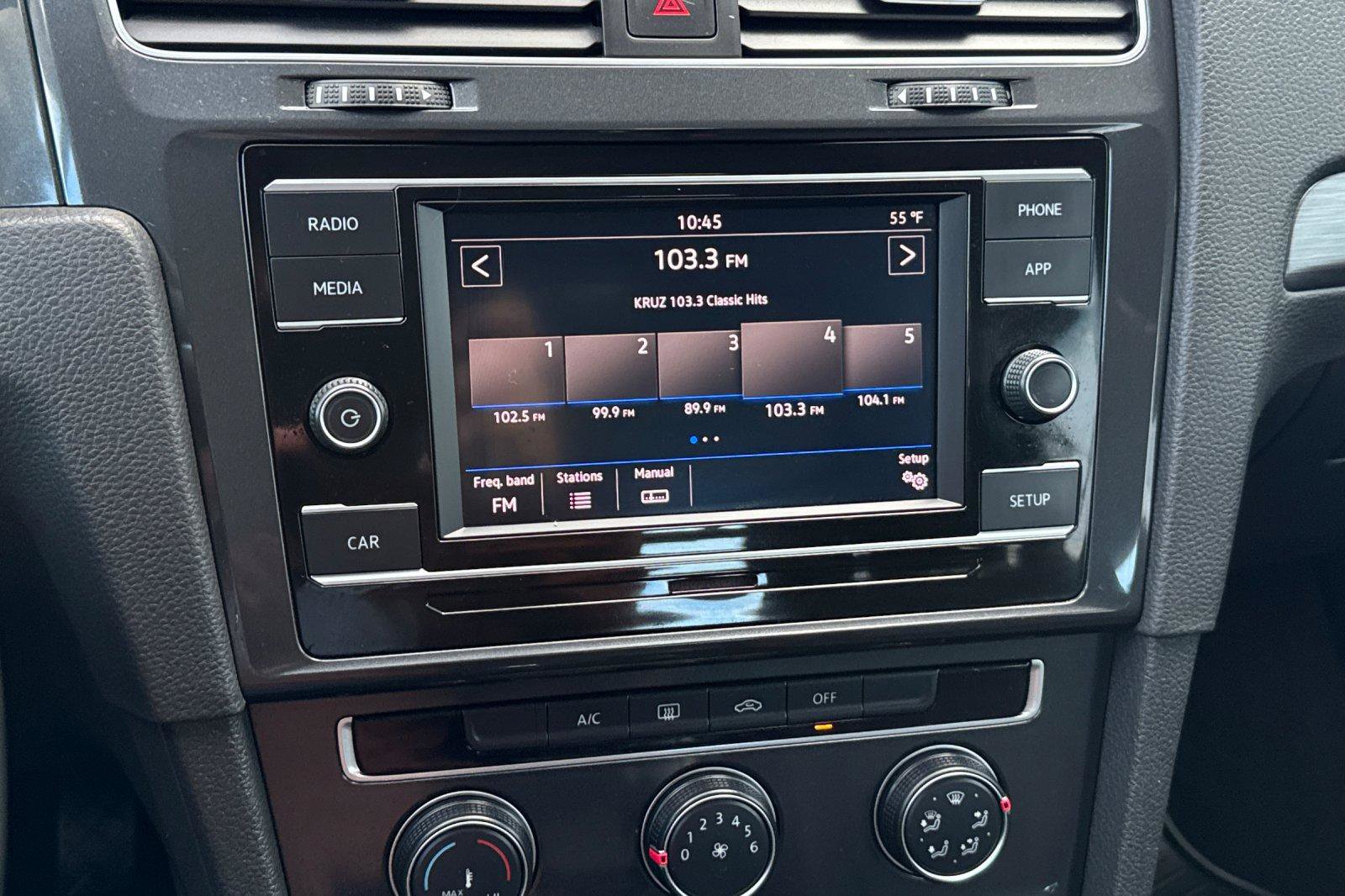 Used 2019 Volkswagen Golf S image 21