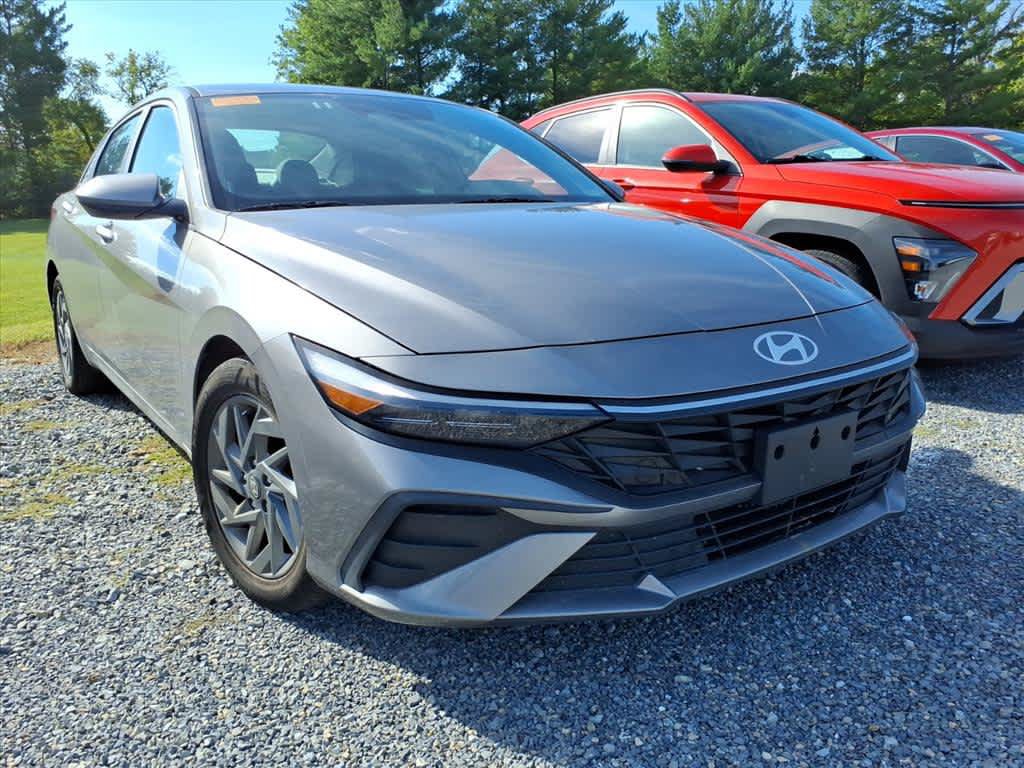Used 2024 Hyundai Elantra SEL FWD image 13