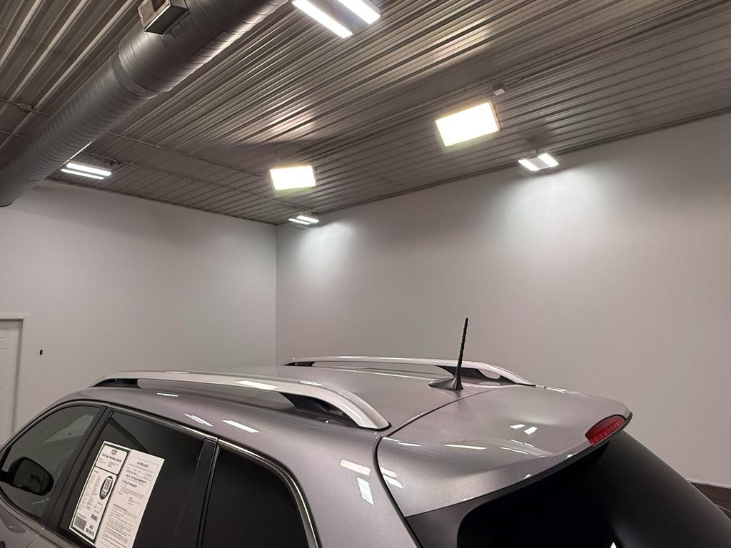 Used 2019 Jeep Cherokee Latitude w/ Comfort & Convenience Group AWD/4WD image 43