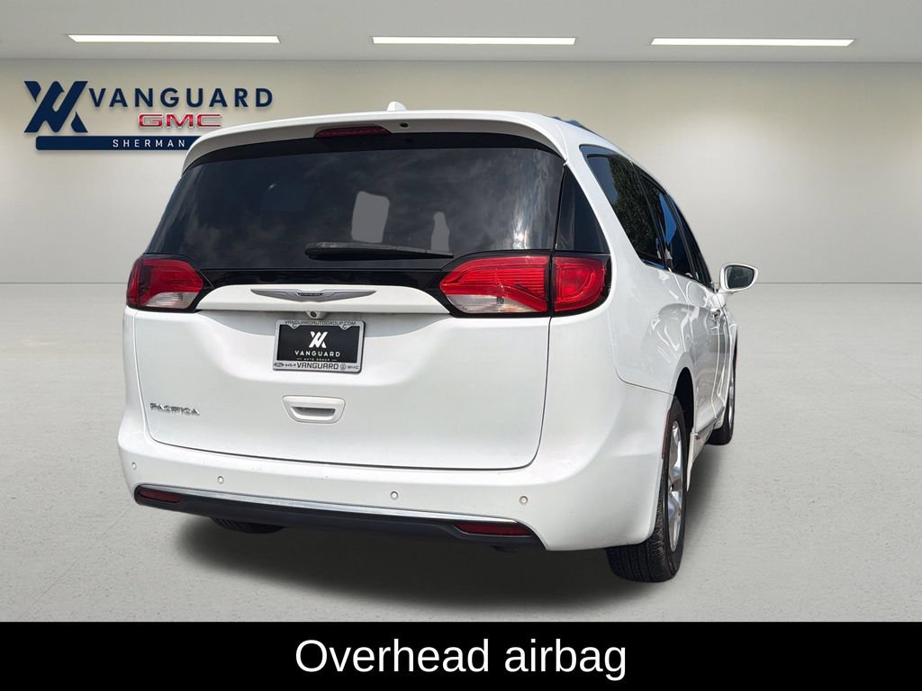 Used 2017 Chrysler Pacifica Touring-L Plus FWD image 4