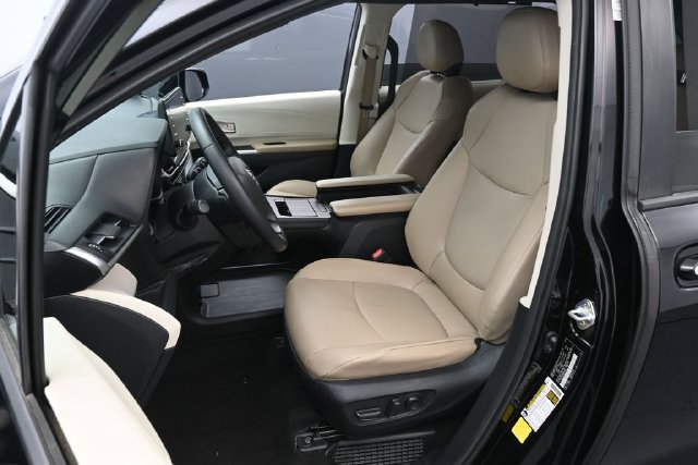 Used 2021 Toyota Sienna XLE FWD image 10