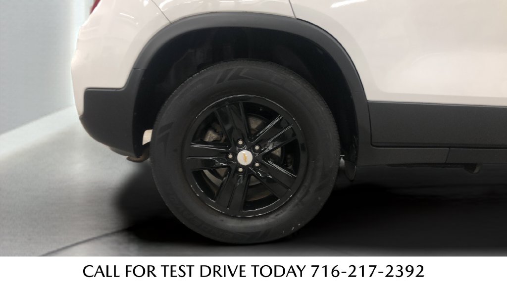 Used 2020 Chevrolet Trax LT w/ LT Convenience Package AWD/4WD image 21