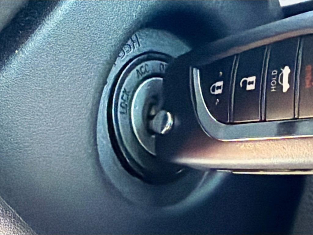 Used 2025 Toyota Corolla LE image 34