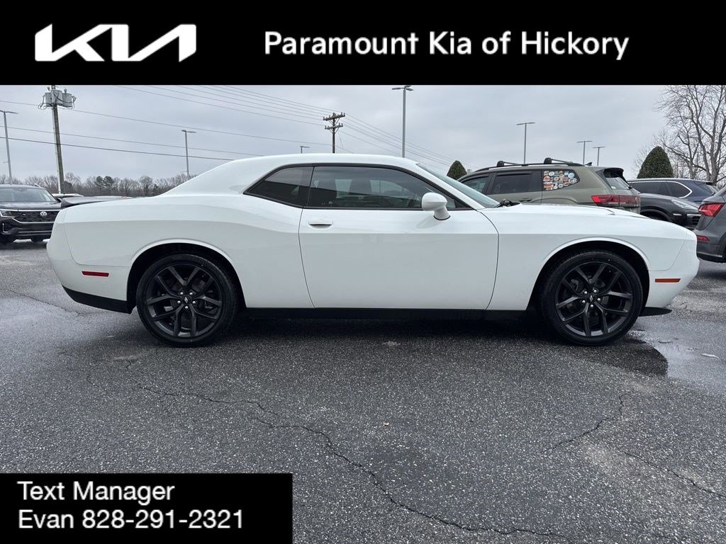 Used 2019 Dodge Challenger SXT w/ Blacktop Package image 8