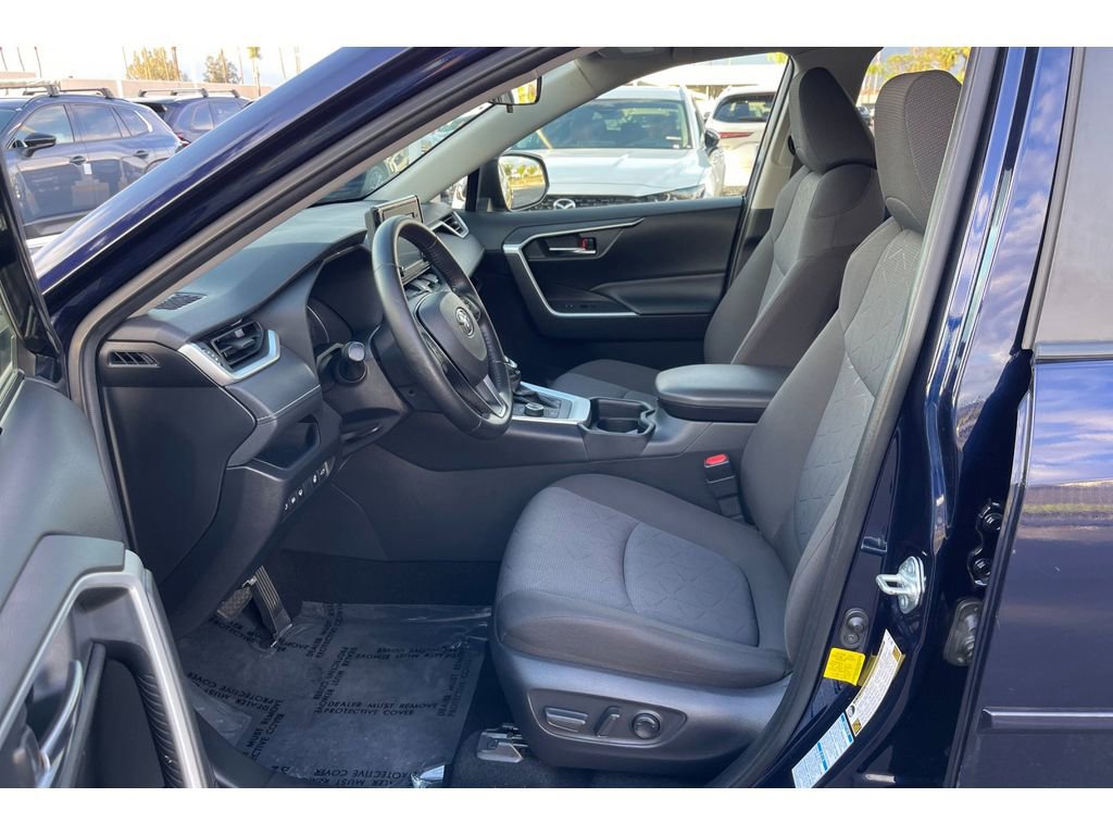 Used 2021 Toyota RAV4 XLE w/ Convenience Package image 11