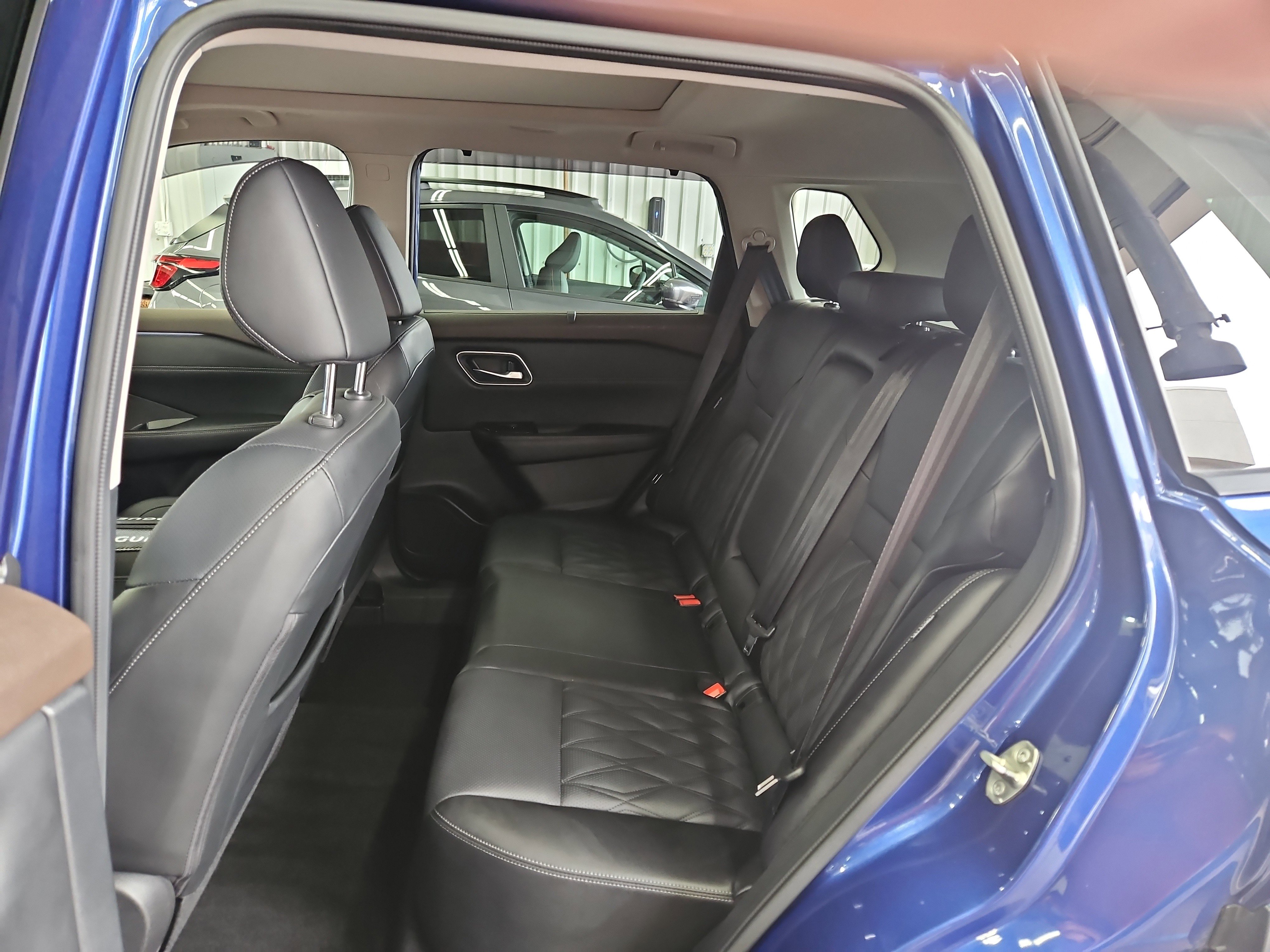 Used 2023 Nissan Rogue Platinum w/ Platinum Premium Package image 11