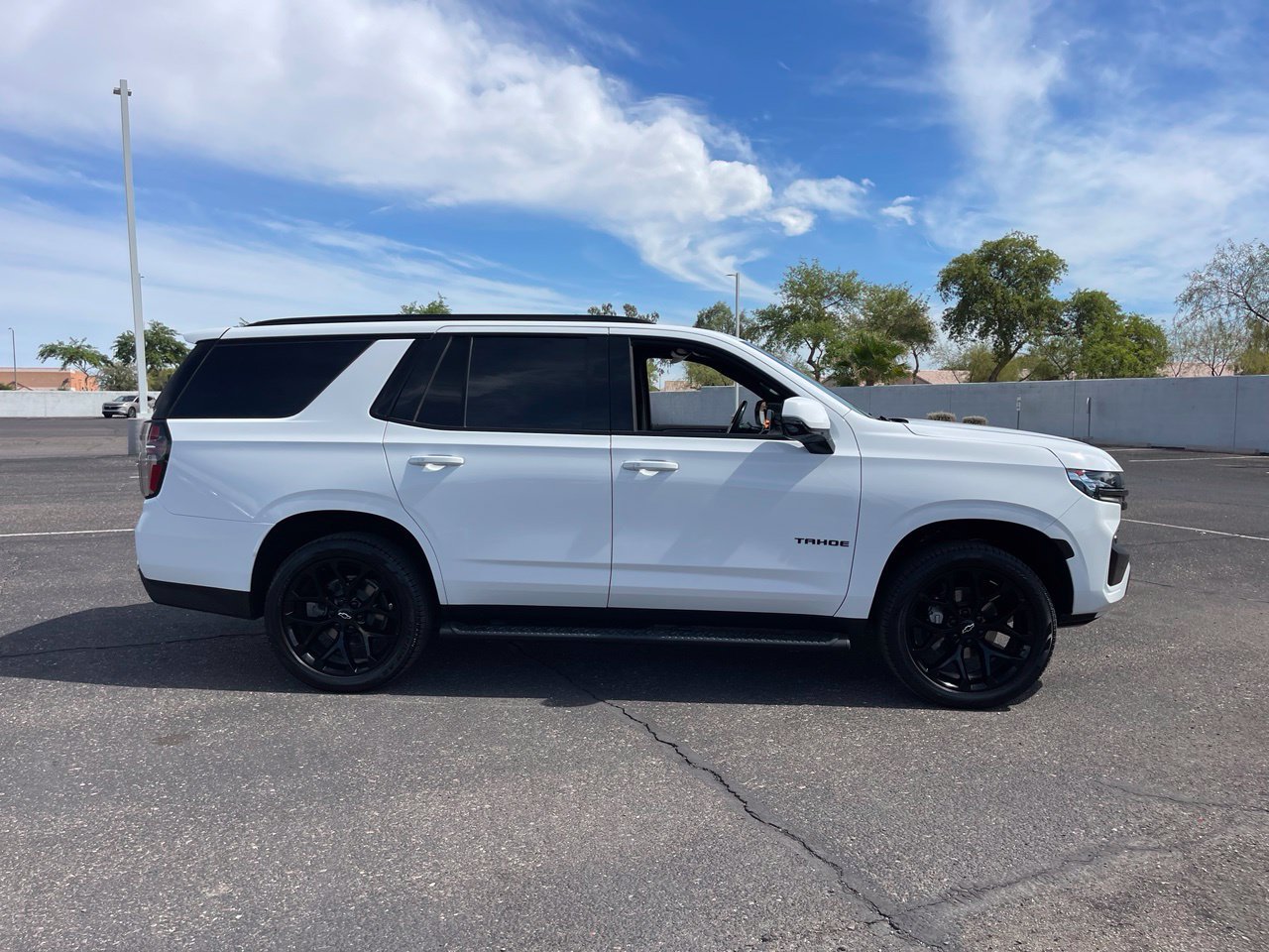 Used 2022 Chevrolet Tahoe Z71 w/ Luxury Package AWD/4WD image 7