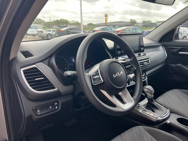 Used 2022 Kia Seltos LX image 16