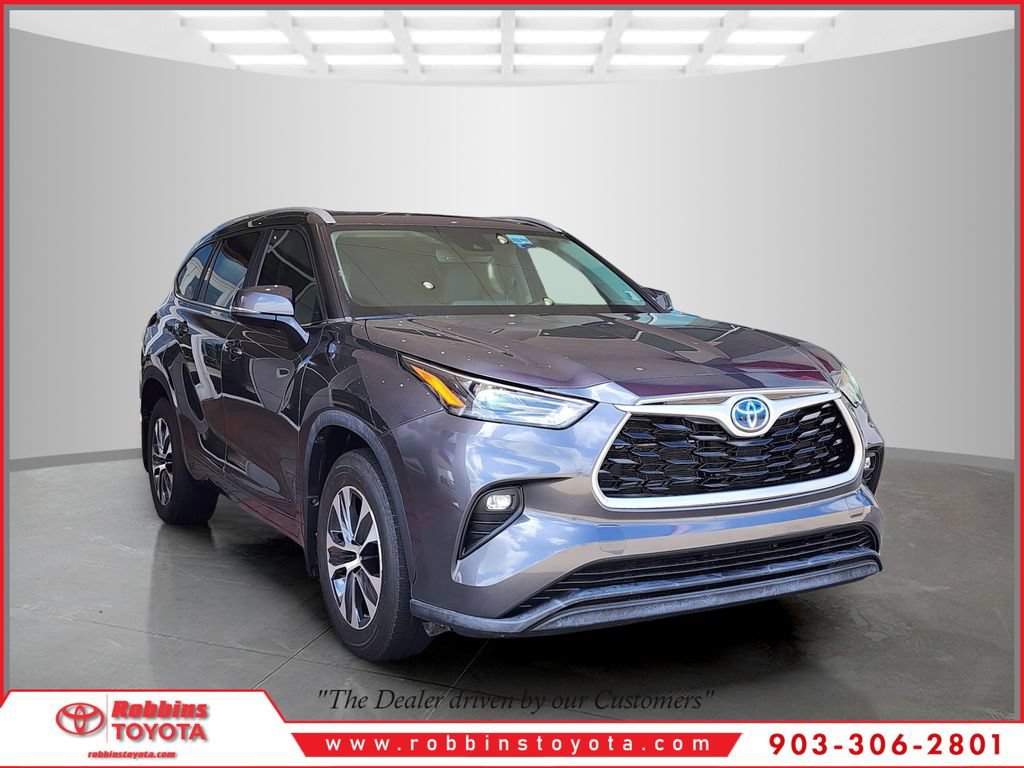 Used 2023 Toyota Highlander XLE AWD/4WD image 1