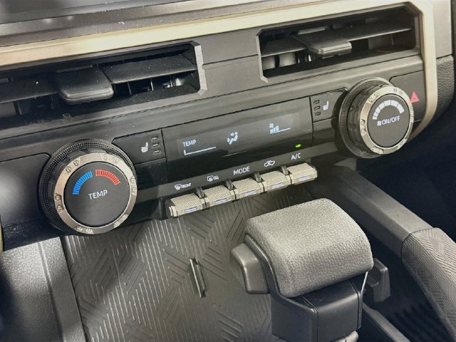 Used 2025 Toyota Tacoma SR5 AWD/4WD image 21