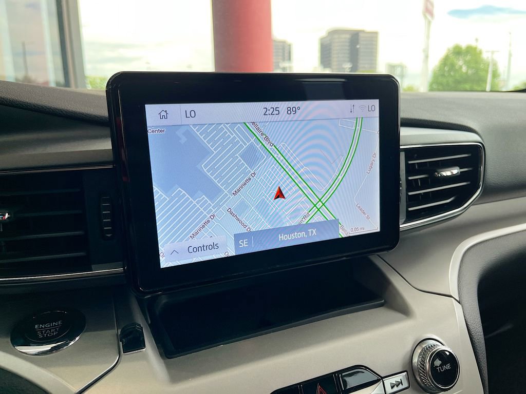 Used 2024 Ford Explorer XLT w/ Equipment Group 202A image 15