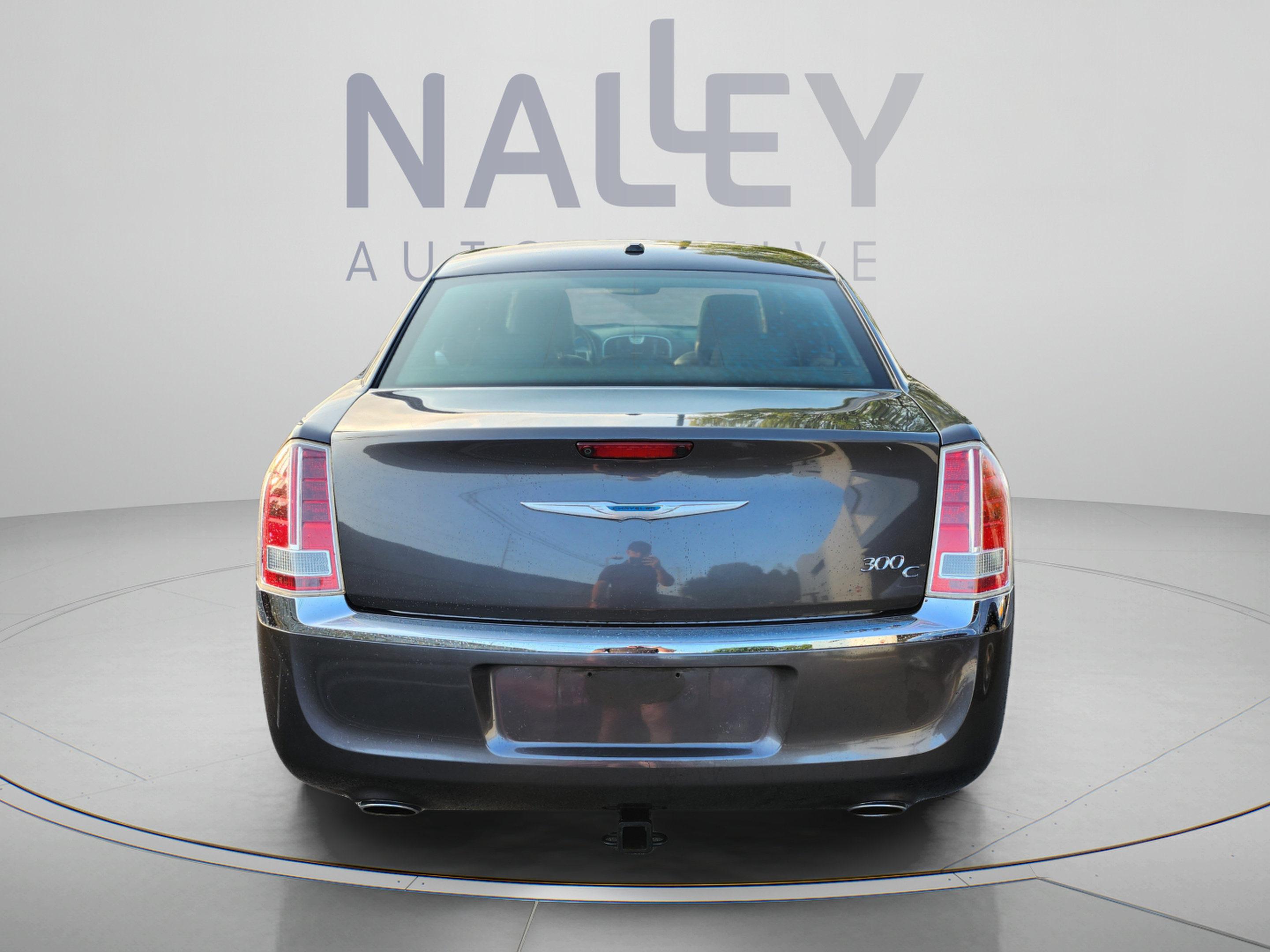 Used 2013 Chrysler 300 C RWD image 4