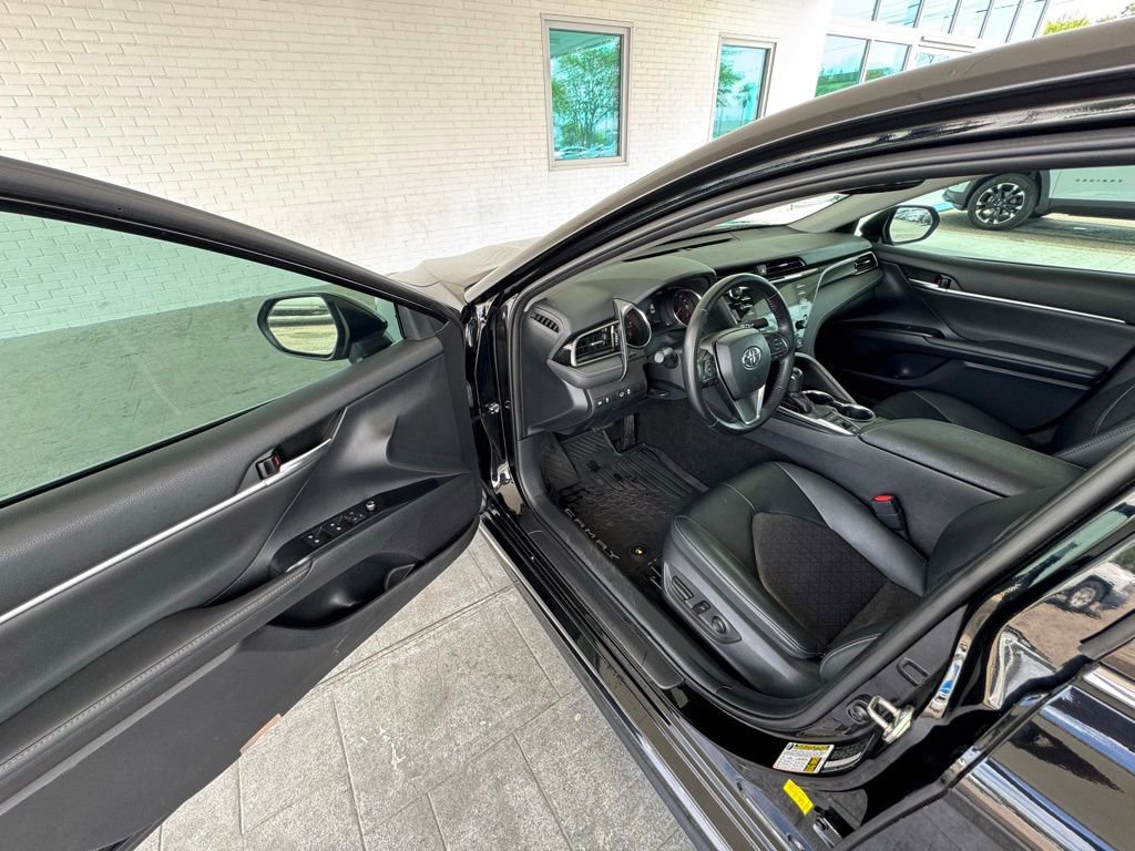 Used 2019 Toyota Camry XSE FWD image 10