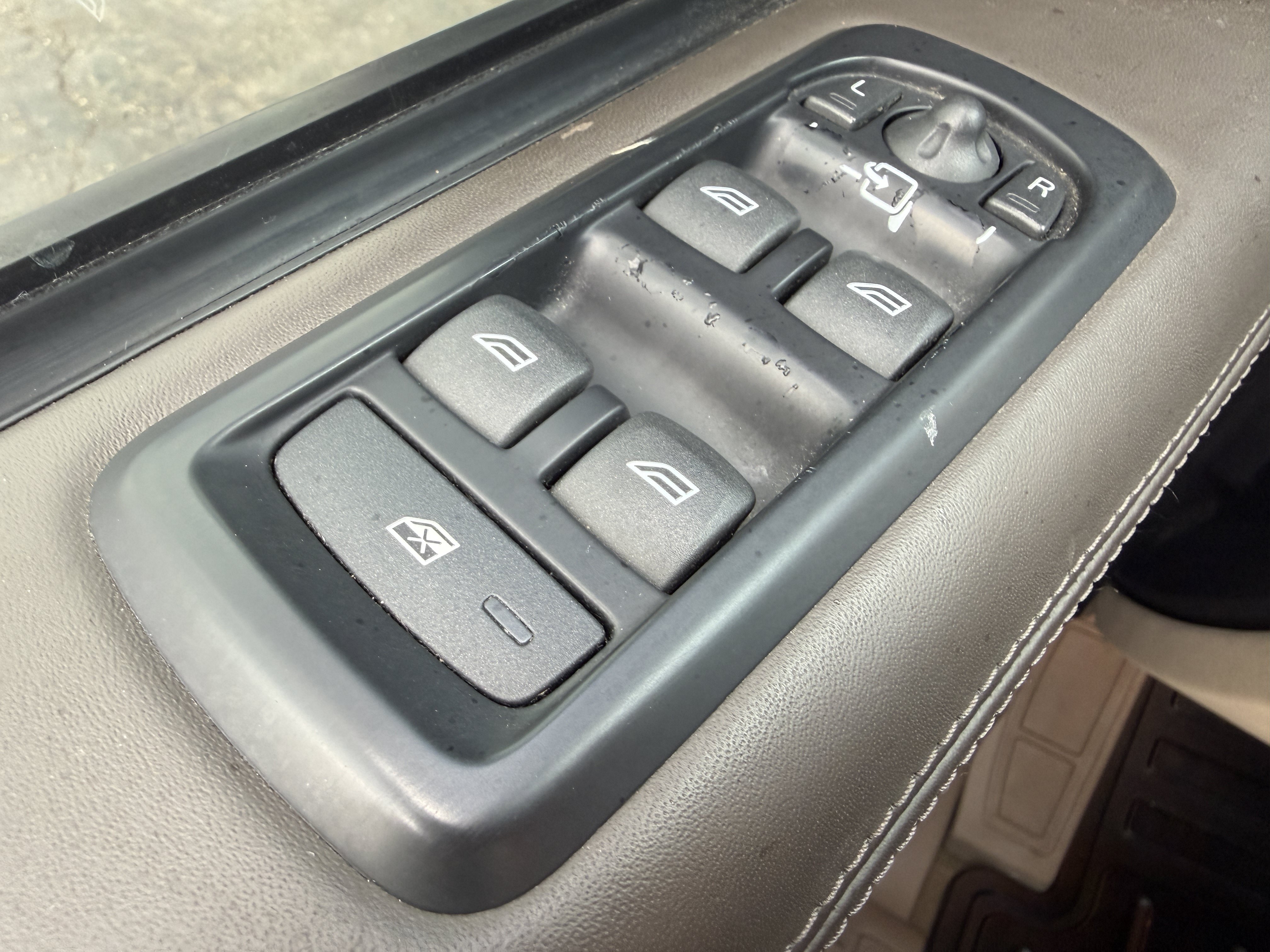 Used 2011 Land Rover Range Rover Sport HSE LUX AWD/4WD image 30