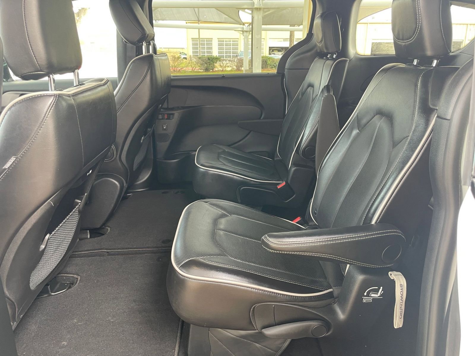 Used 2025 Chrysler Pacifica Limited image 28