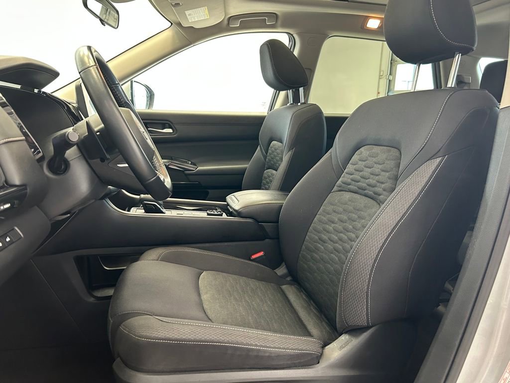 Used 2022 Nissan Pathfinder SV w/ SV Premium Package image 21