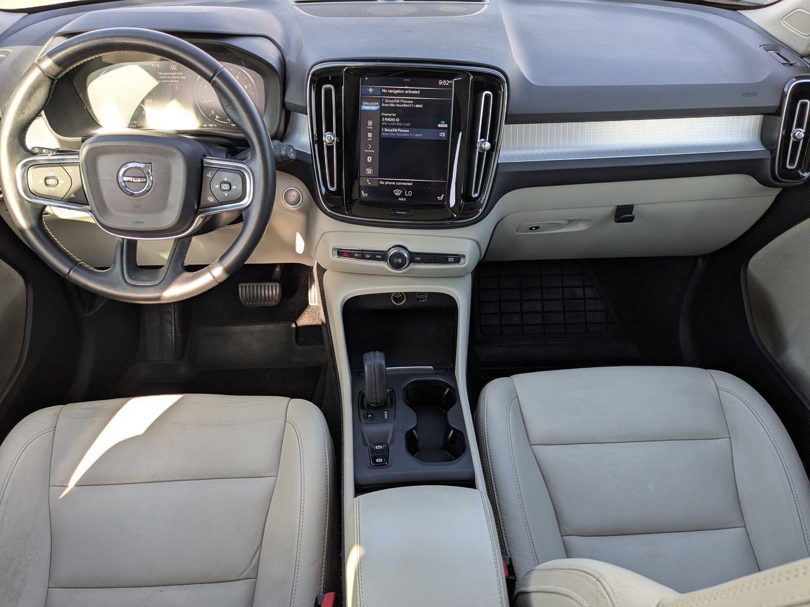 Used 2019 Volvo XC40 T5 Momentum image 16