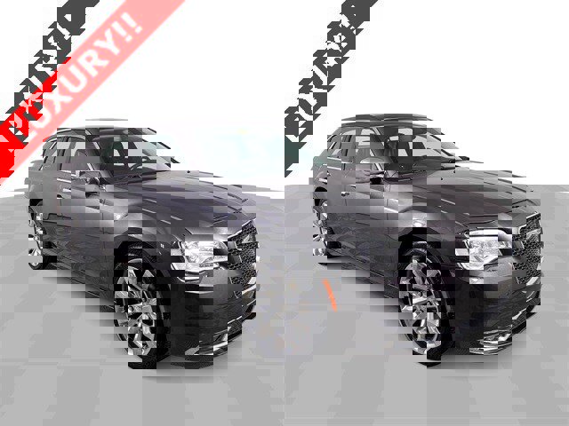 Used 2018 Chrysler 300 Limited image 2