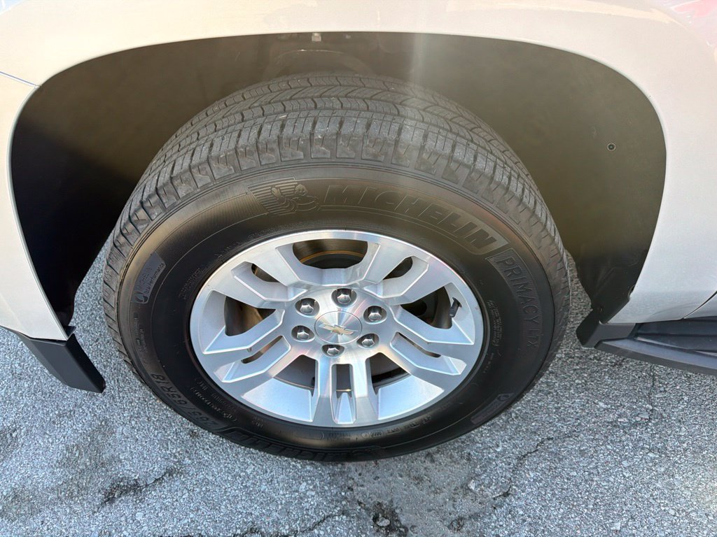 Used 2019 Chevrolet Tahoe LT w/ Luxury Package AWD/4WD image 9