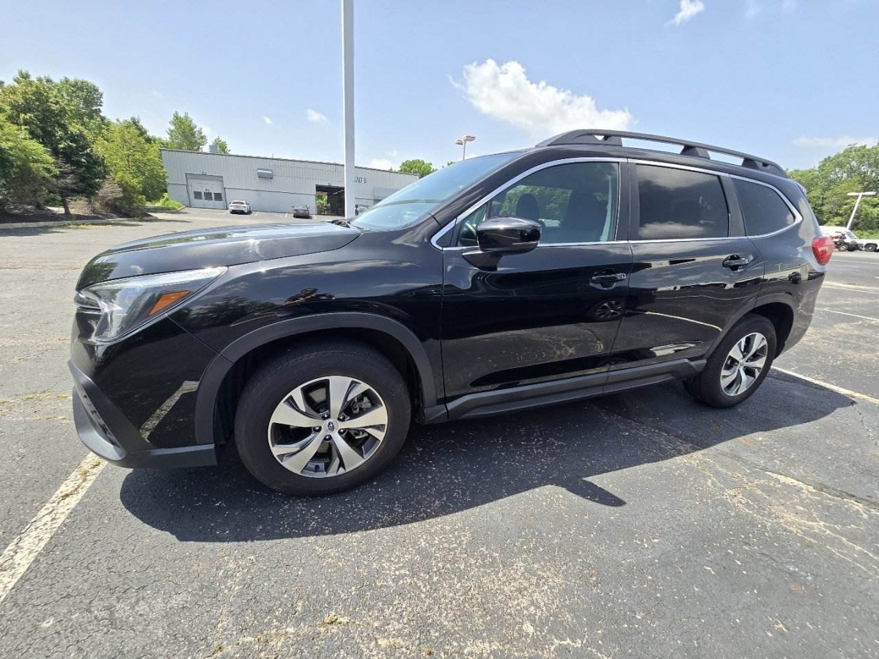Used 2024 Subaru Ascent Premium w/ Convenience Package AWD/4WD image 4