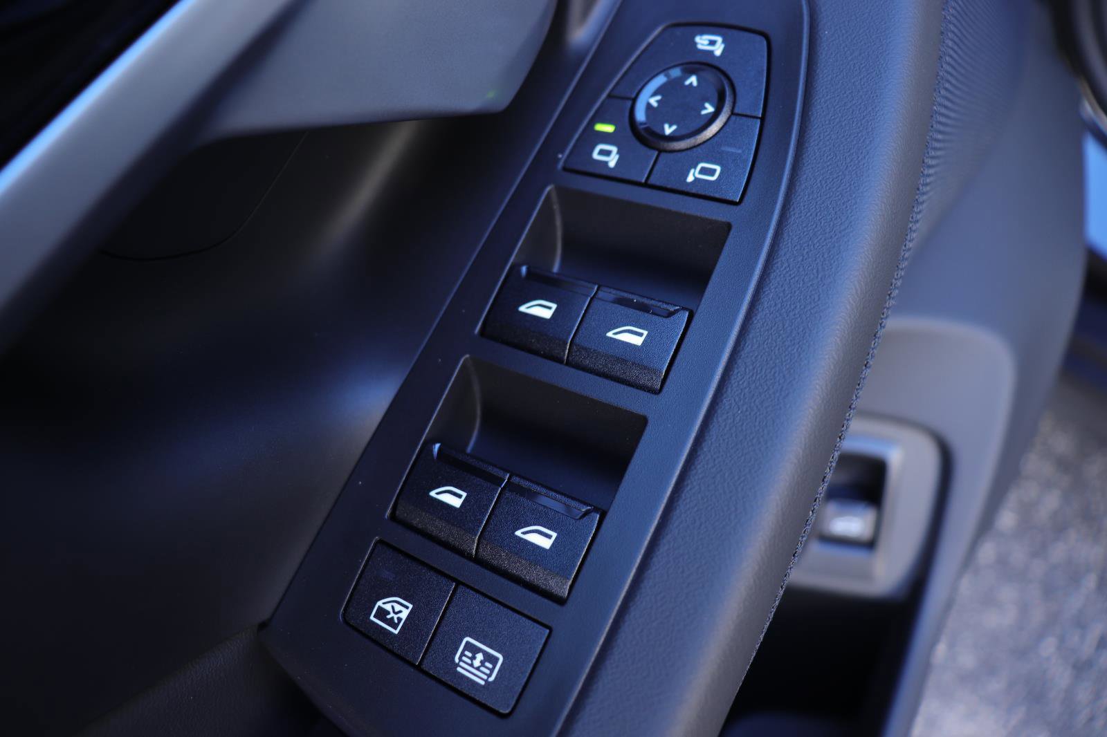 Used 2025 BMW 530i w/ Executive Package image 25