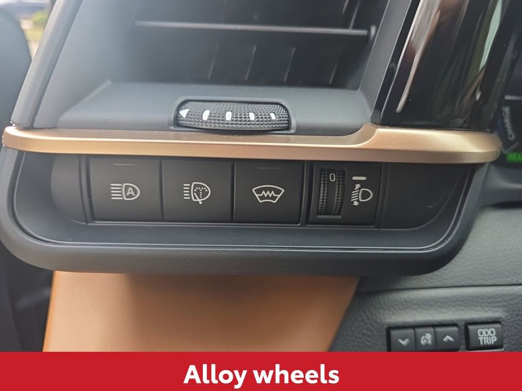 Used 2025 Toyota Crown Signia image 20