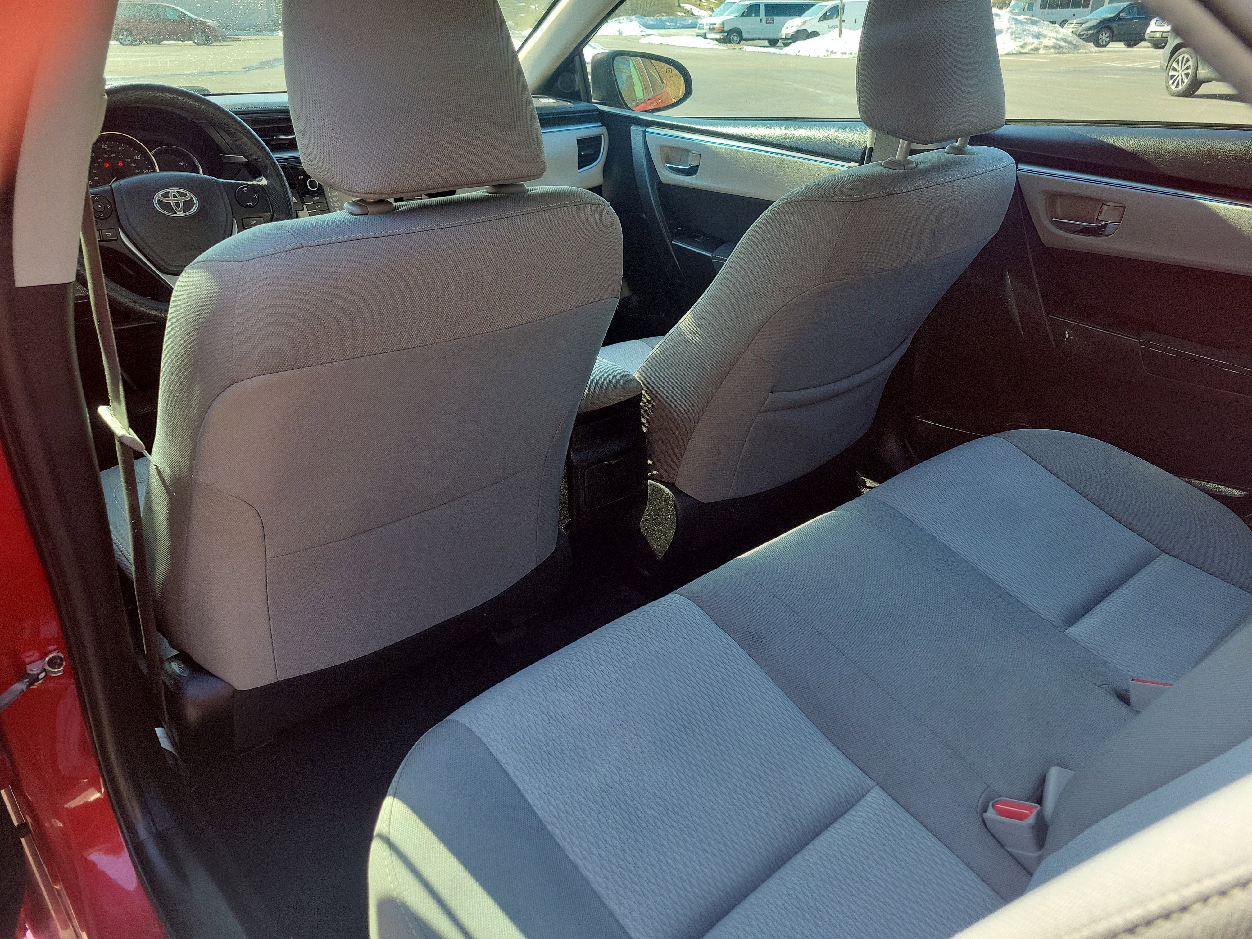 Used 2015 Toyota Corolla LE image 31