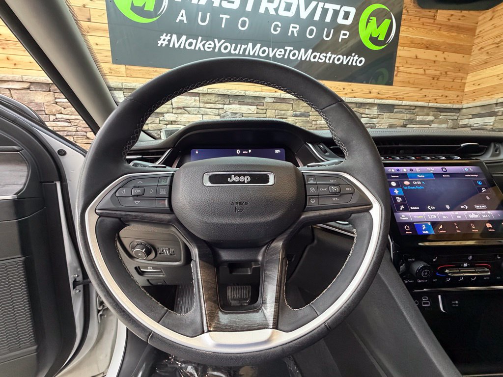 Used 2023 Jeep Grand Cherokee Limited AWD/4WD image 17