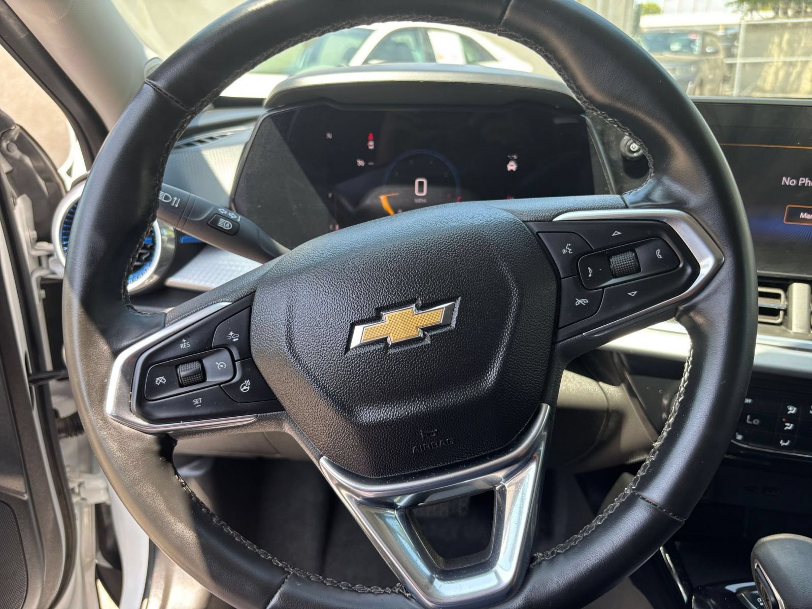 Used 2025 Chevrolet Trax LT w/ LT Convenience Package FWD image 26