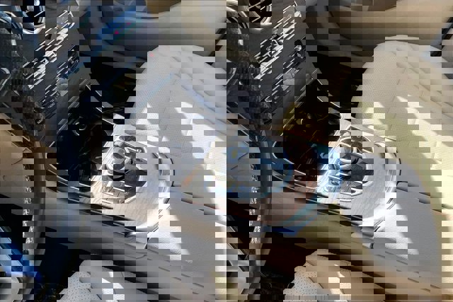 Used 2019 Mercedes-Benz GLC 300 4MATIC image 17