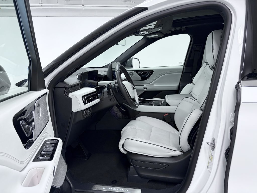 Used 2026 Lincoln Aviator Black Label w/ Dynamic Handling Package AWD/4WD image 13