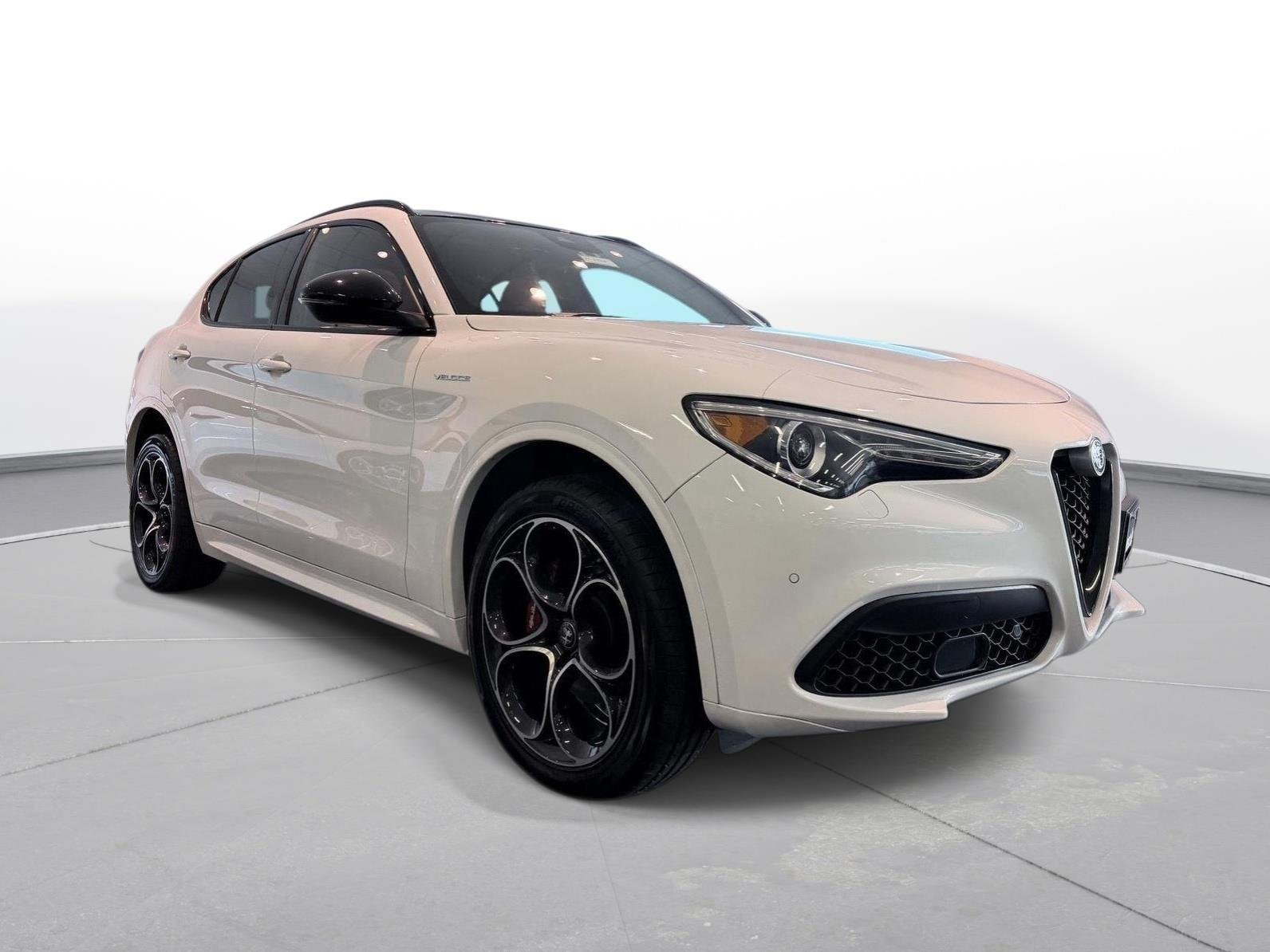 Used 2023 Alfa Romeo Stelvio Veloce AWD/4WD image 10