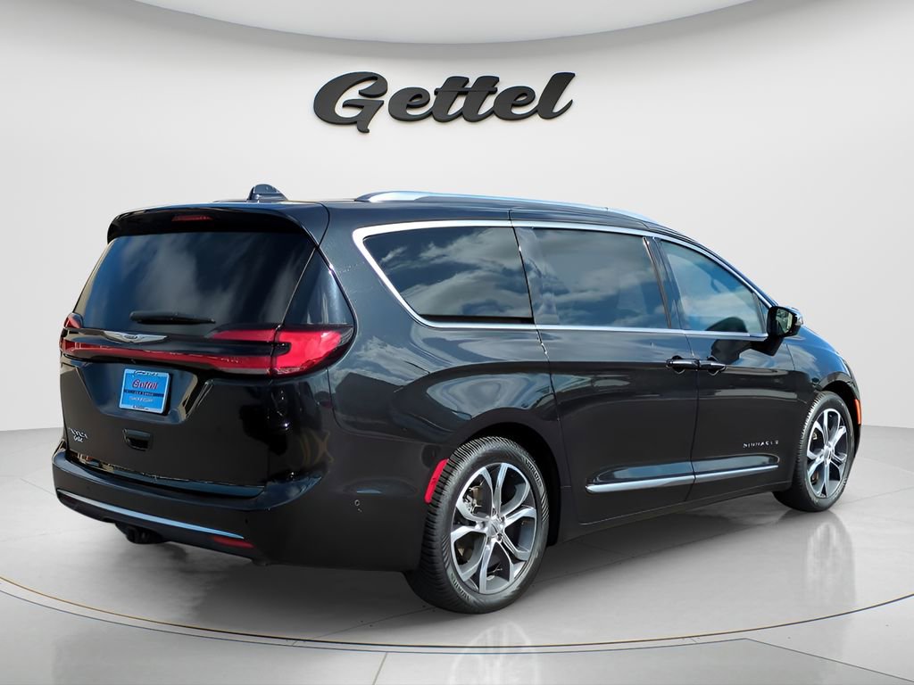 Used 2022 Chrysler Pacifica Pinnacle image 3