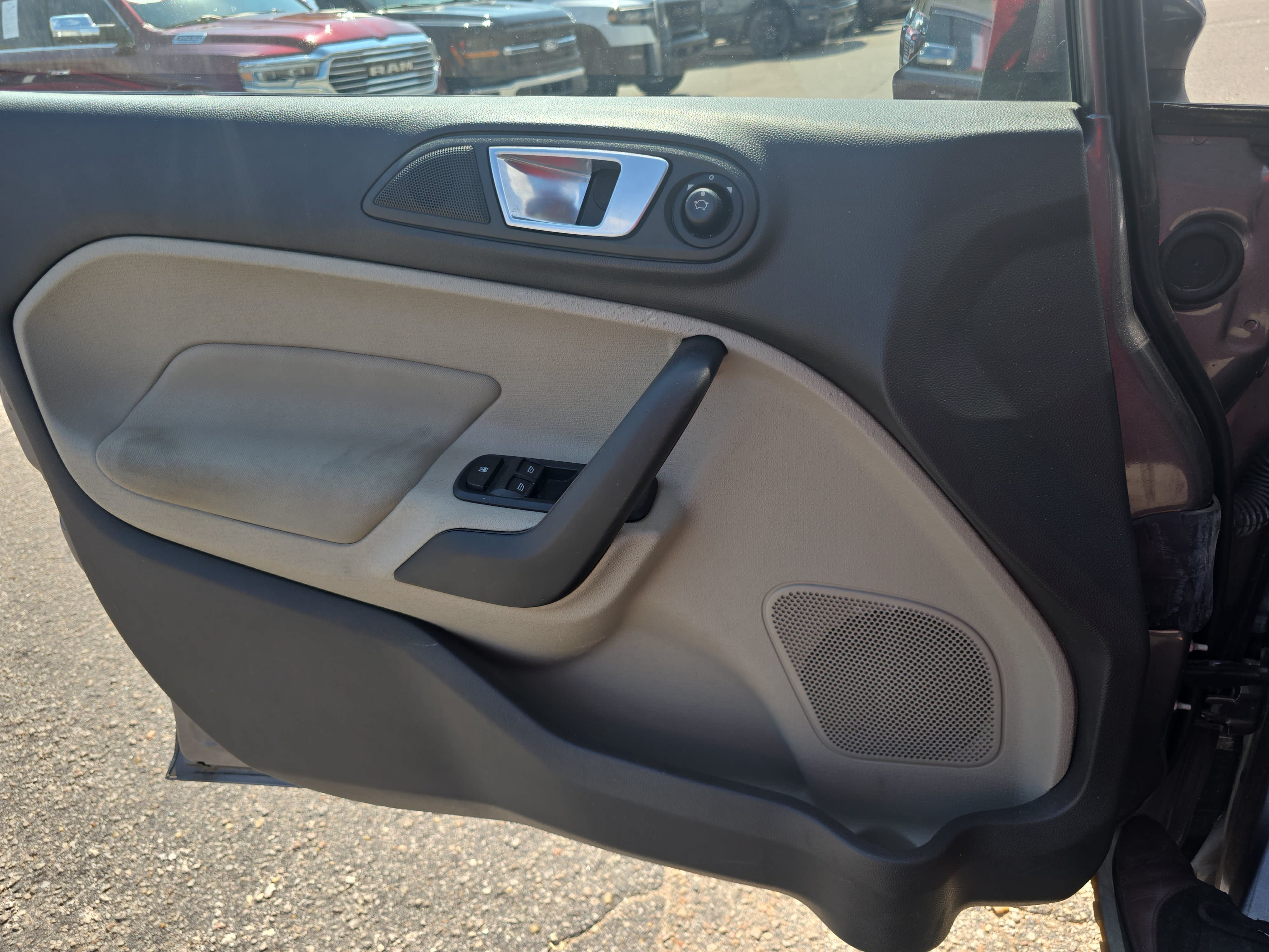 Used 2014 Ford Fiesta SE FWD image 24