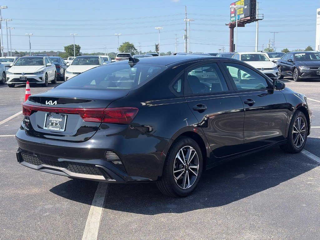 Used 2023 Kia Forte LXS FWD image 3