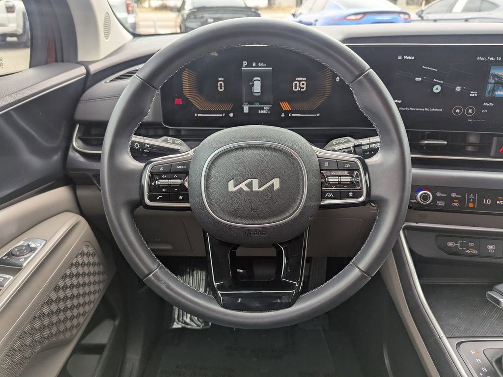 Certified 2025 Kia Carnival image 11