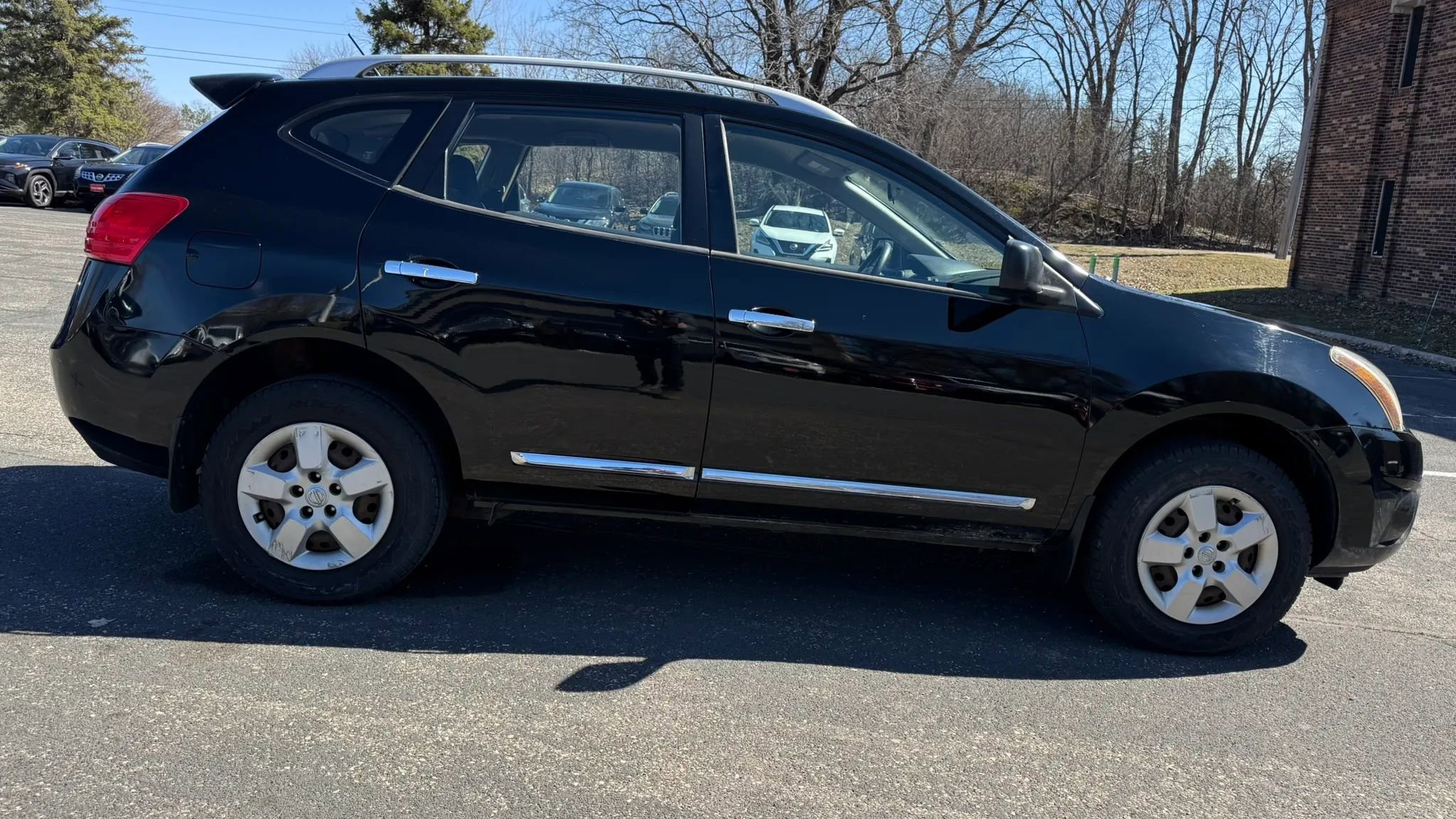 Used 2015 Nissan Rogue S w/ Convenience Package AWD/4WD image 11
