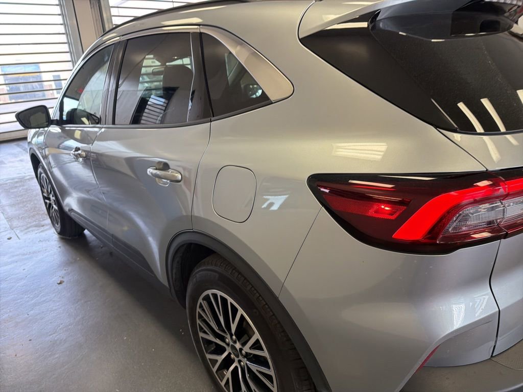 Used 2023 Ford Escape SE image 8