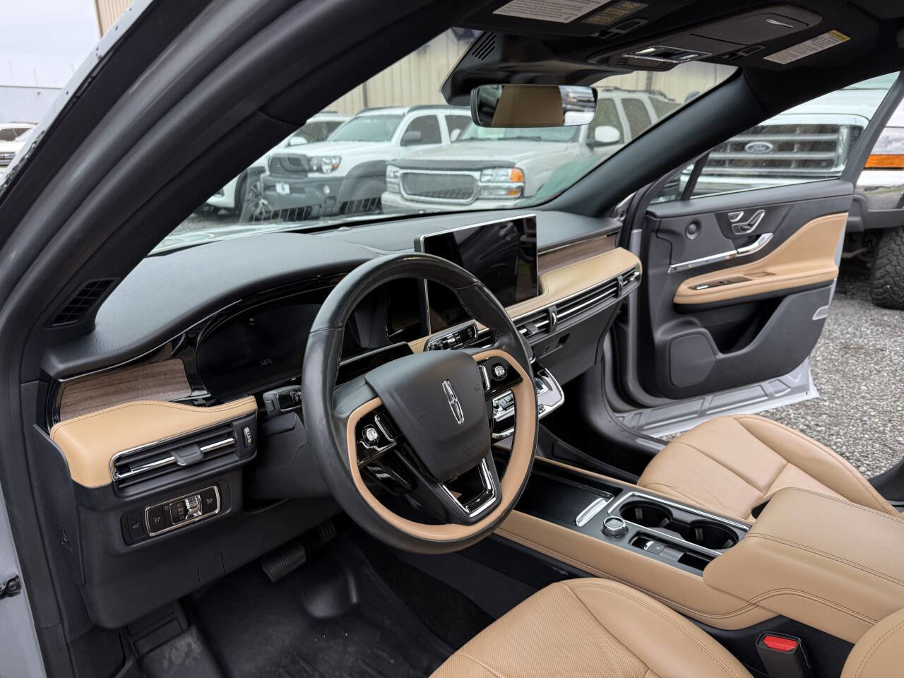 Used 2023 Lincoln Corsair Reserve w/ Equipment Group 202A FWD image 10