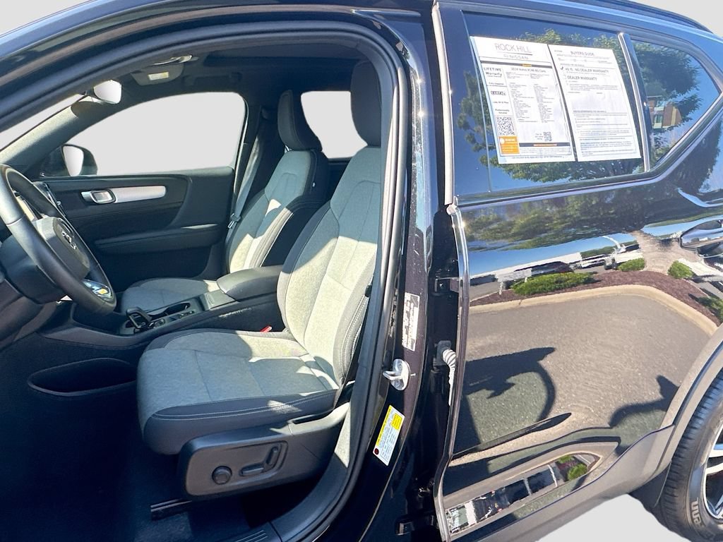 Used 2024 Volvo XC40 B5 Core AWD/4WD image 23