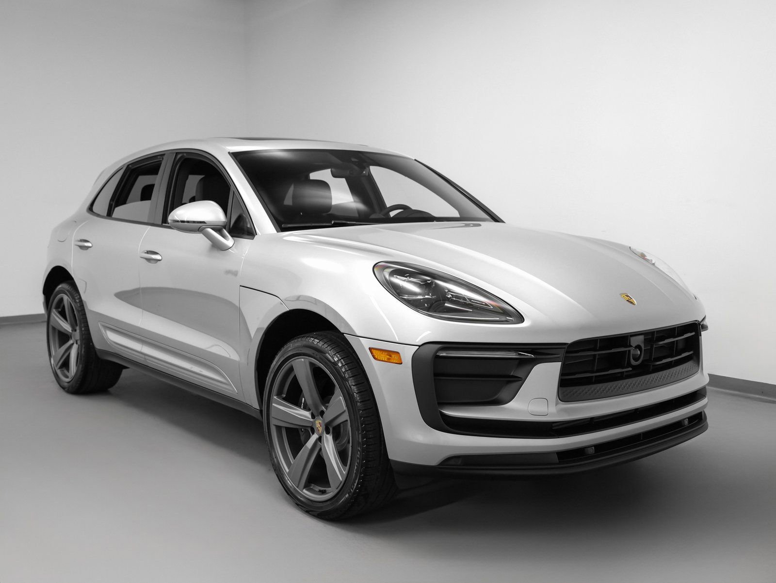 Certified 2025 Porsche Macan image 10