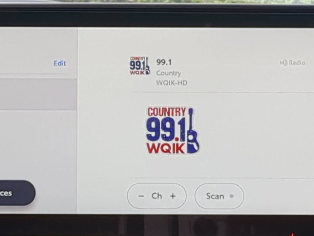 New 2025 Toyota Prius XSE image 17