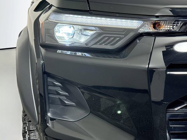 Used 2025 Chevrolet Colorado ZR2 AWD/4WD image 3