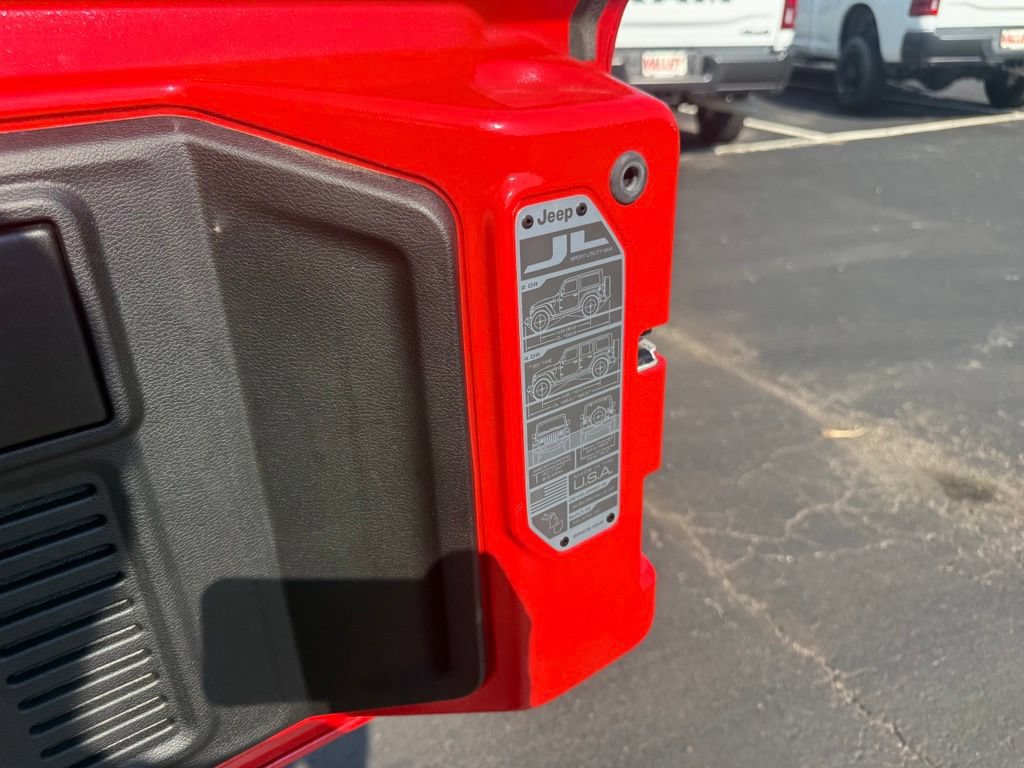 Used 2025 Jeep Wrangler Unlimited Sahara AWD/4WD image 52