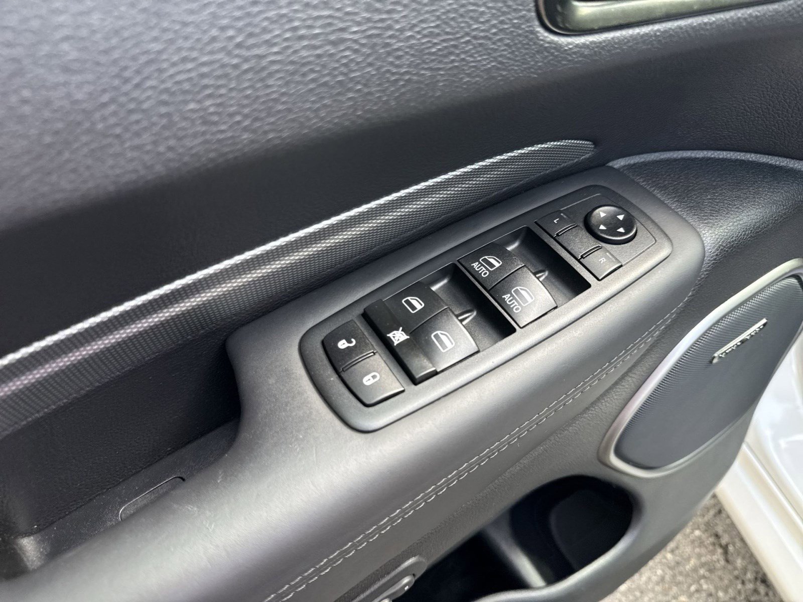 Used 2020 Dodge Durango R/T w/ Technology Group AWD/4WD image 15